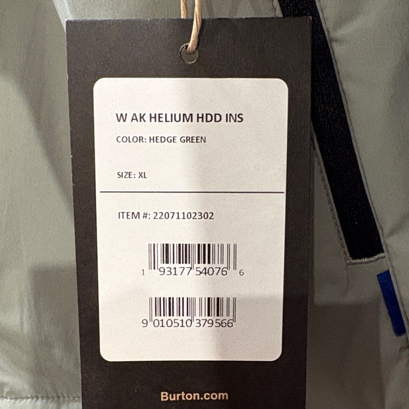 Burton Woman’s Light Green Performance Jacket - Picture 2 of 5